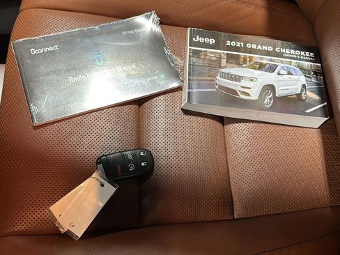 Used 2021 Jeep Grand Cherokee Summit w/ Platinum Series Group AWD/4WD image 29