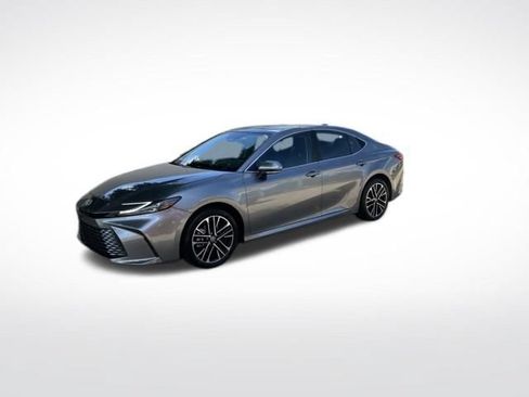 Used 2025 Toyota Camry XLE w/ Premium Package AWD/4WD image 7