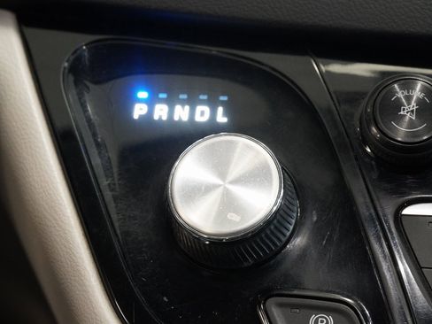 Used 2017 Chrysler Pacifica Touring-L image 20