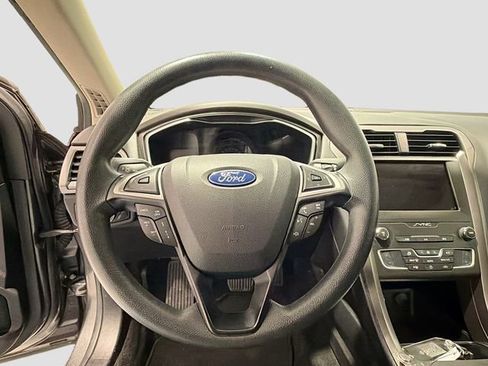 Used 2020 Ford Fusion SE image 10