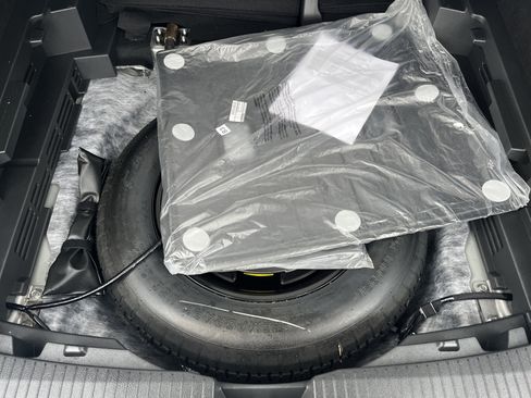 Used 2024 Nissan Rogue SV w/ SV Premium Package image 12