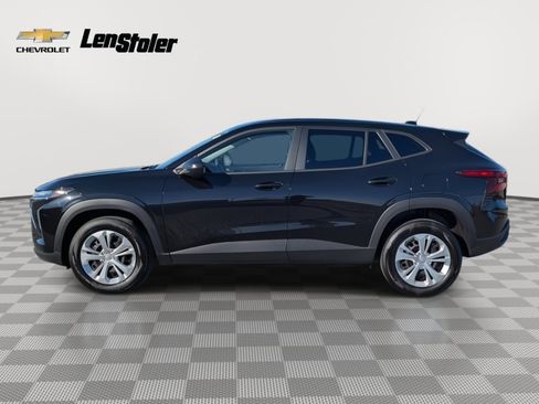 Used 2025 Chevrolet Trax LS image 2