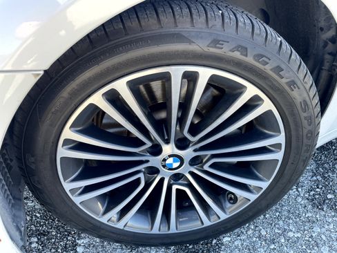 Used 2019 BMW 530i xDrive w/ Premium Package AWD/4WD image 4
