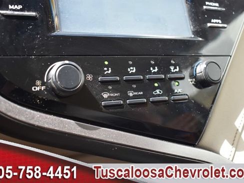 Used 2019 Toyota Camry LE FWD image 33