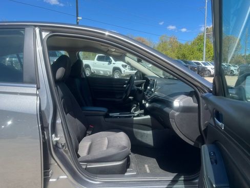 Used 2024 Nissan Altima 2.5 SV AWD/4WD image 32