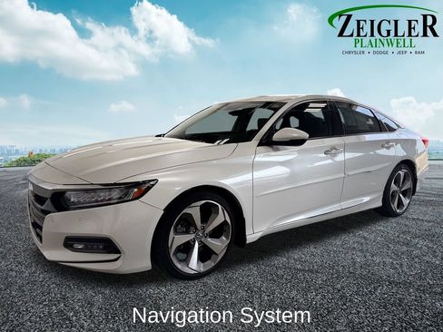 Used 2018 Honda Accord Touring image 2