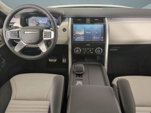 Used 2025 Land Rover Discovery Dynamic SE image 4