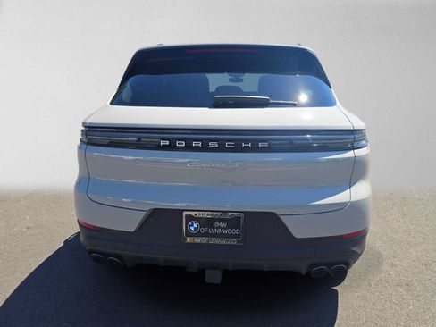 Used 2025 Porsche Cayenne S AWD/4WD image 4
