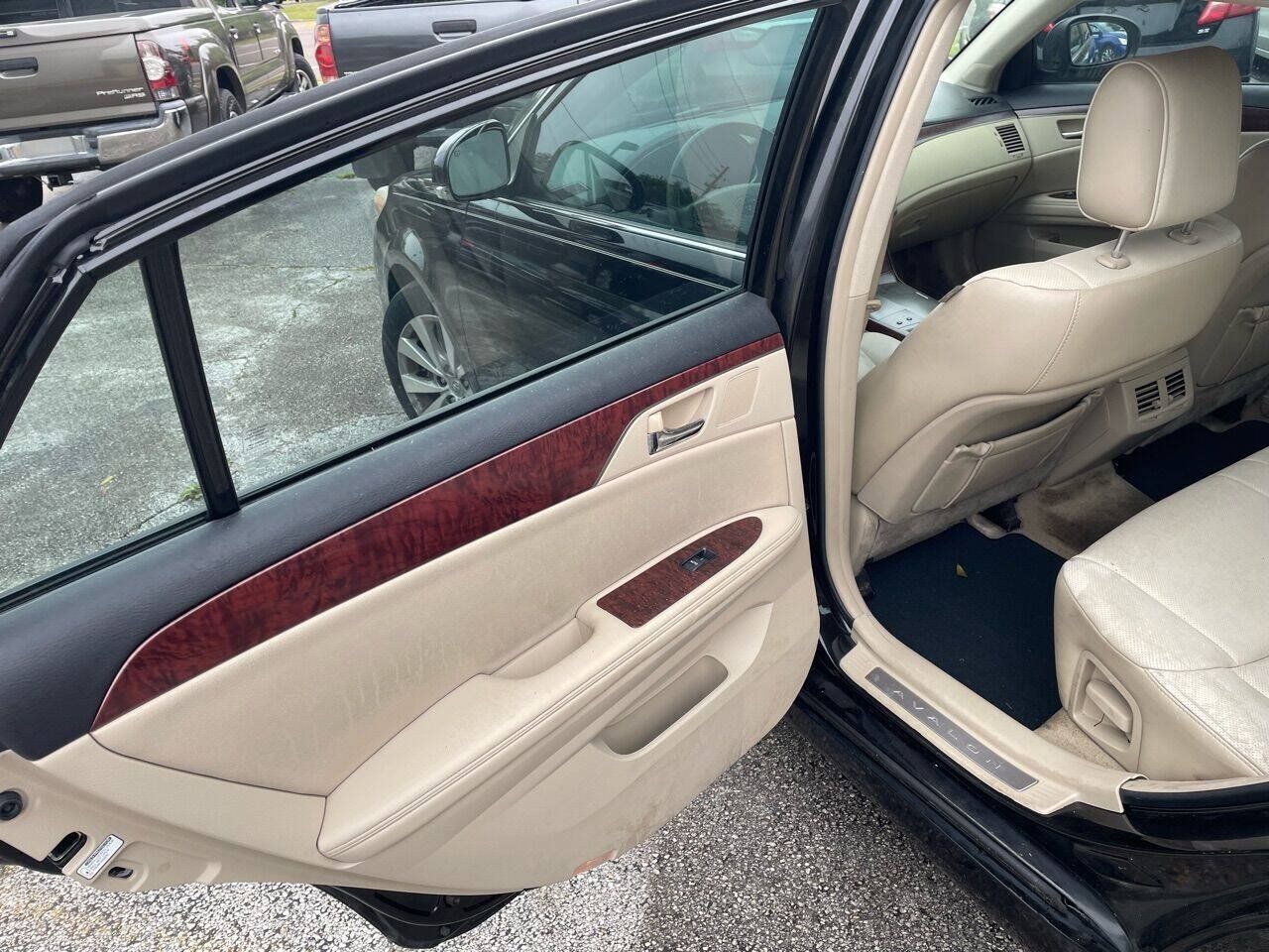 Used 2011 Toyota Avalon Limited FWD image 10