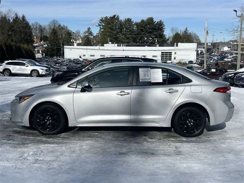 Used 2023 Toyota Corolla LE image 2