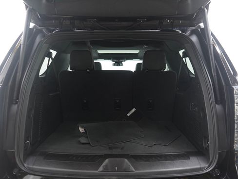 Used 2025 Chevrolet Suburban LT w/ Comfort Package image 18