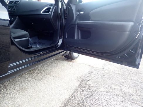 Used 2013 Dodge Avenger SE image 26