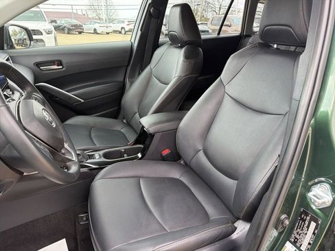 Used 2025 Toyota Corolla Cross XLE image 9