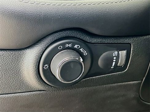 Used 2023 Dodge Durango SXT Launch Edition image 15