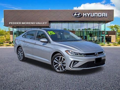 Used 2025 Volkswagen Jetta SE FWD image 2