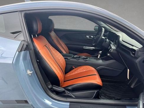 Used 2025 Ford Mustang Coupe RWD image 5