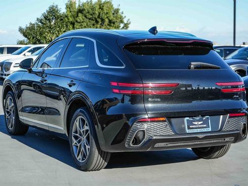 Used 2023 Genesis GV70 2.5T w/ Advanced Package image 8