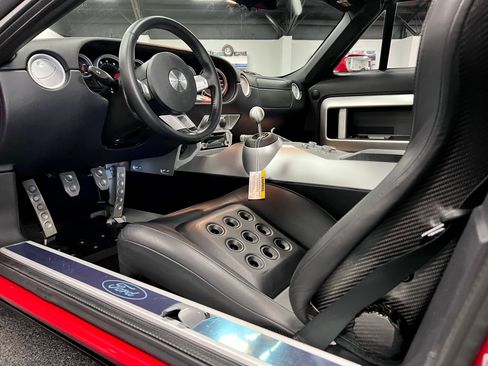 Used 2005 Ford GT RWD image 25