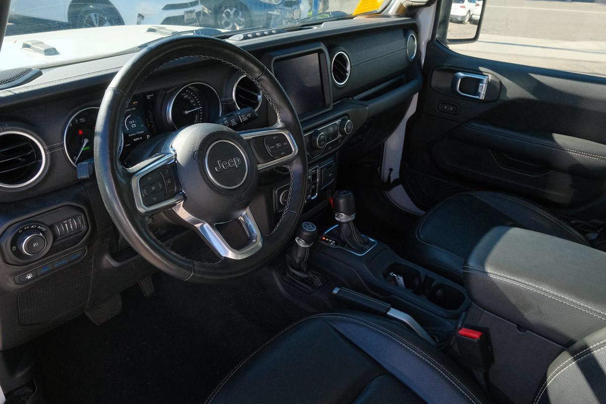 Used 2022 Jeep Wrangler Unlimited Sahara w/ Cold Weather Group AWD/4WD image 12