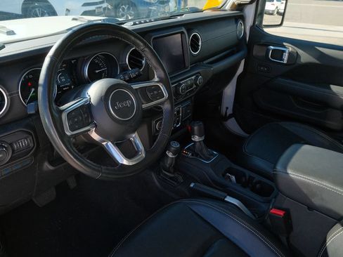 Used 2022 Jeep Wrangler Unlimited Sahara w/ Cold Weather Group AWD/4WD image 12