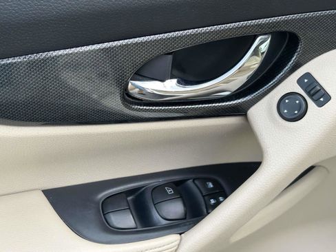 Used 2015 Nissan Rogue SL w/ SL Premium Package FWD image 19