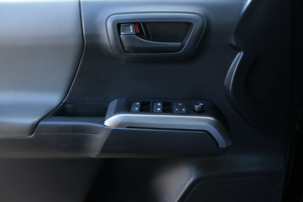 Used 2023 Toyota Tacoma SR5 AWD/4WD image 12
