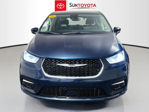 Used 2023 Chrysler Pacifica Touring-L FWD image 10