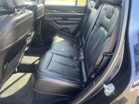 Used 2023 Jeep Grand Cherokee Limited AWD/4WD image 9