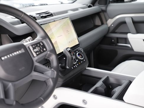 New 2026 Land Rover Defender 110 X-Dynamic SE image 22