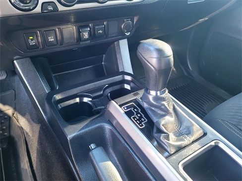 Used 2021 Toyota Tacoma SR5 w/ Trail Edition image 19