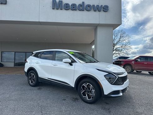Used 2024 Kia Sportage LX image 1