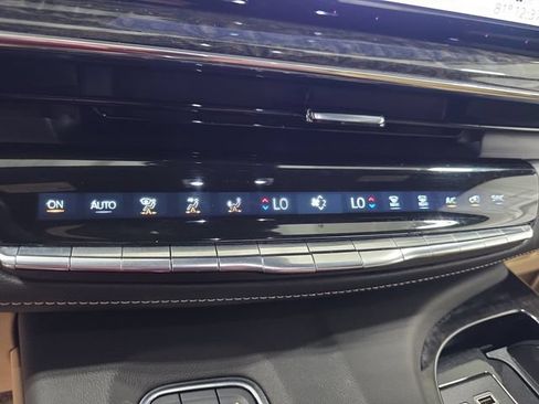 Used 2024 Cadillac Escalade Premium Luxury AWD/4WD image 23