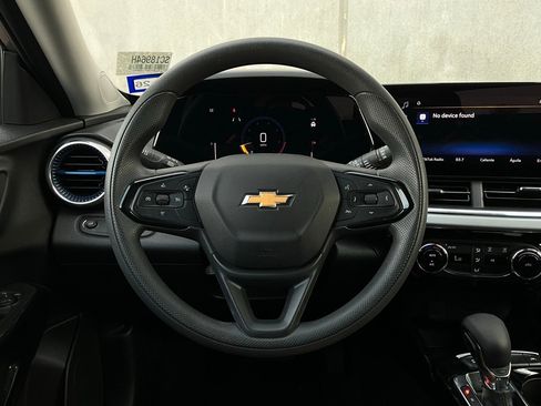 Used 2025 Chevrolet Trax LT image 31