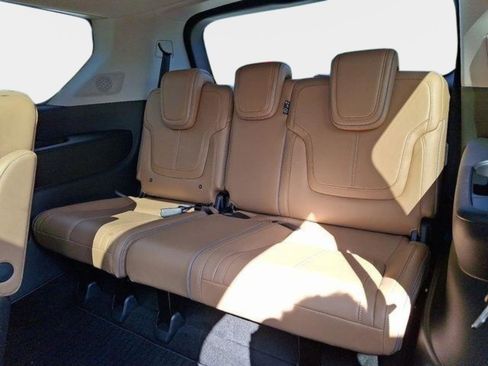 Used 2025 INFINITI QX80 Sensory image 10