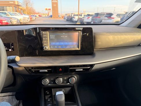 Used 2025 Nissan Kicks S image 11