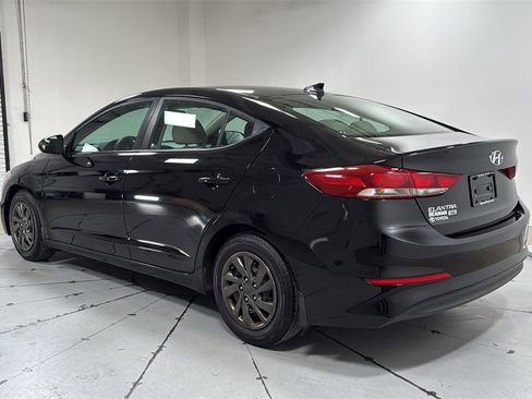 Used 2017 Hyundai Elantra SE w/ Cargo Package image 7