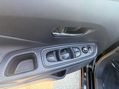 Used 2025 Nissan Versa SV FWD image 10