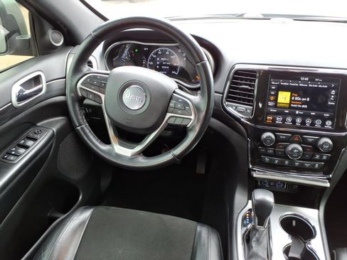 Used 2021 Jeep Grand Cherokee Altitude AWD/4WD image 14