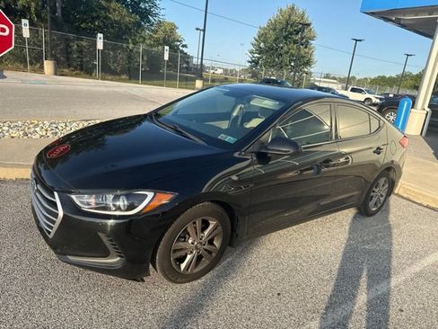 Used 2017 Hyundai Elantra SE FWD image 1