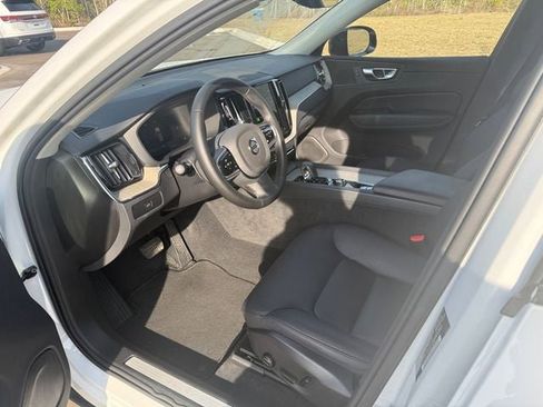 Used 2025 Volvo XC60 B5 Plus image 3