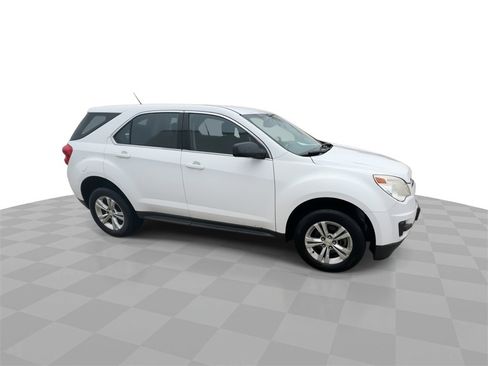 Used 2014 Chevrolet Equinox LS image 2