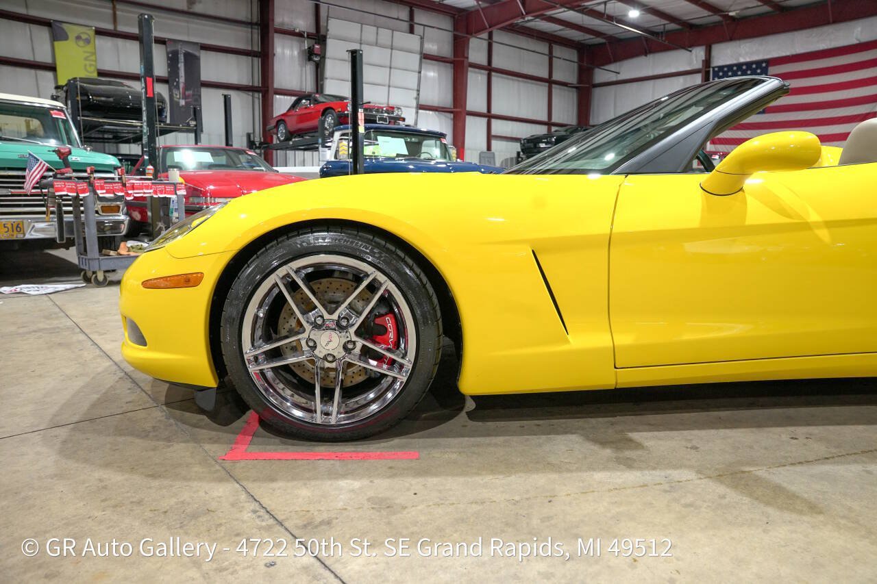 Used 2007 Chevrolet Corvette Convertible w/ Performance Package RWD image 3