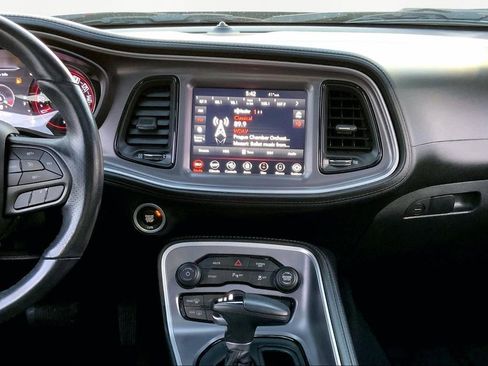 Used 2022 Dodge Challenger SXT w/ Plus Package image 9