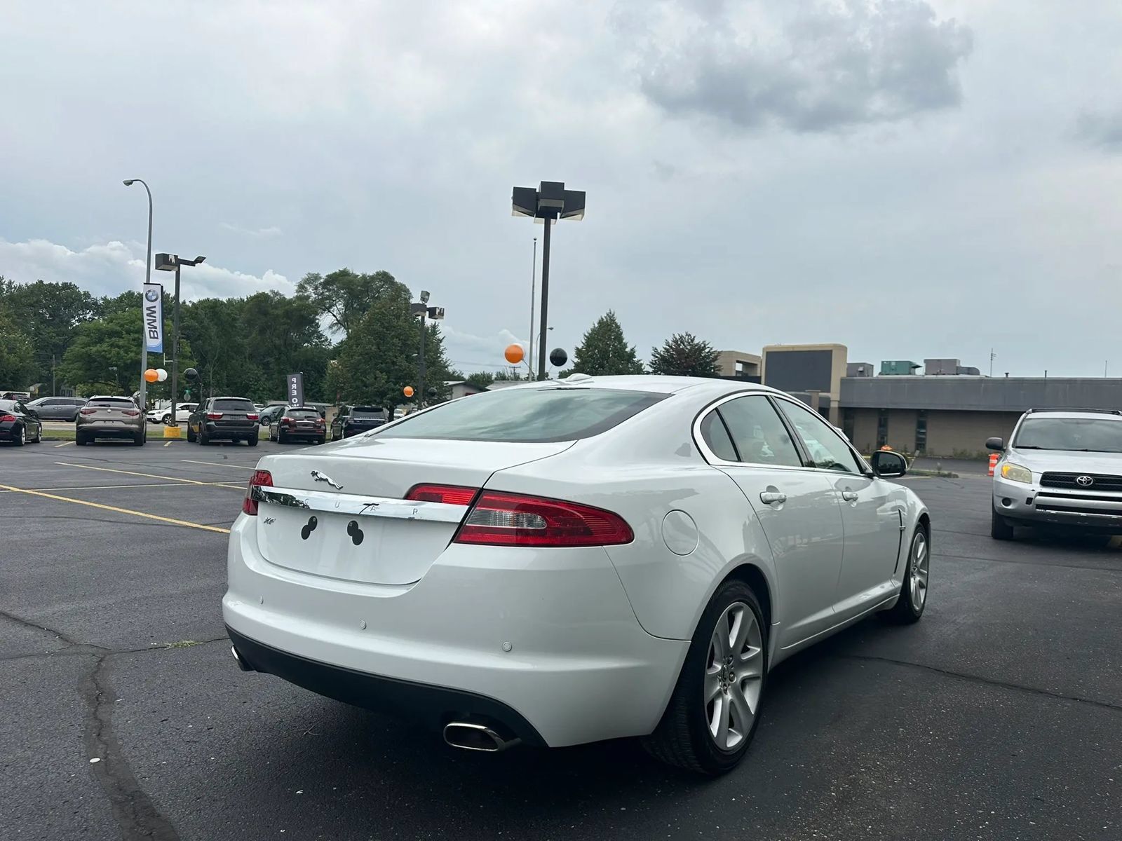 Used 2011 Jaguar XF RWD image 4