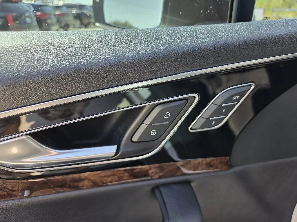 Used 2018 Audi Q7 3.0T Prestige w/ Prestige Package AWD/4WD image 13