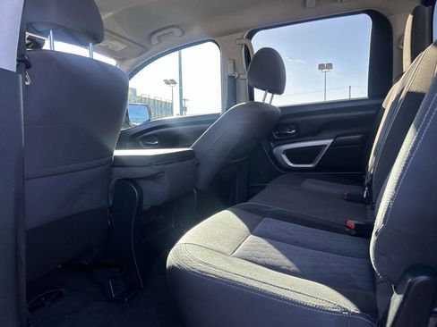 Used 2021 Nissan Titan SV image 8