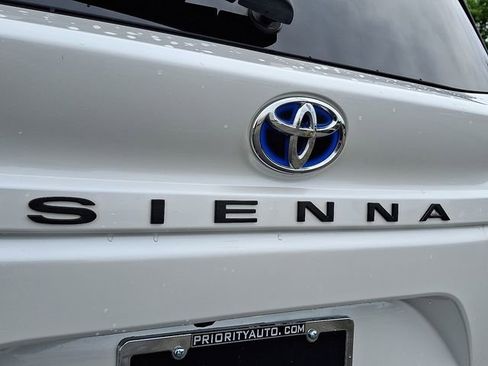 Used 2024 Toyota Sienna XLE AWD/4WD image 30