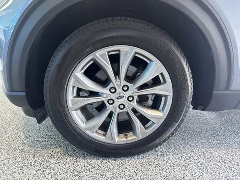 Certified 2024 Ford Explorer XLT w/ Equipment Group 202A RWD image 3