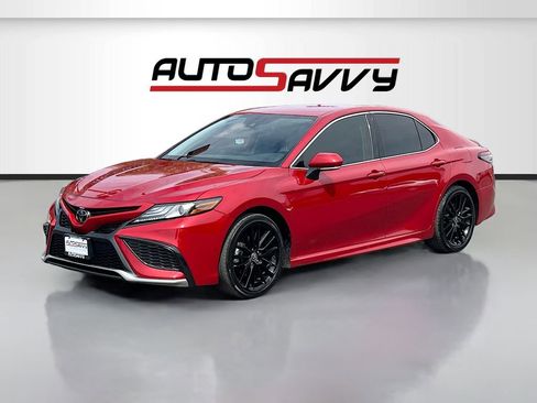 Used 2022 Toyota Camry XSE FWD image 3