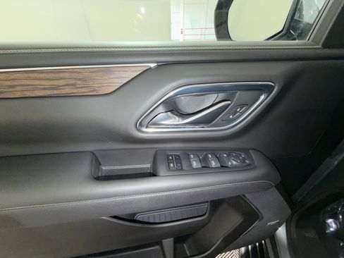 Used 2021 Chevrolet Suburban Premier image 15